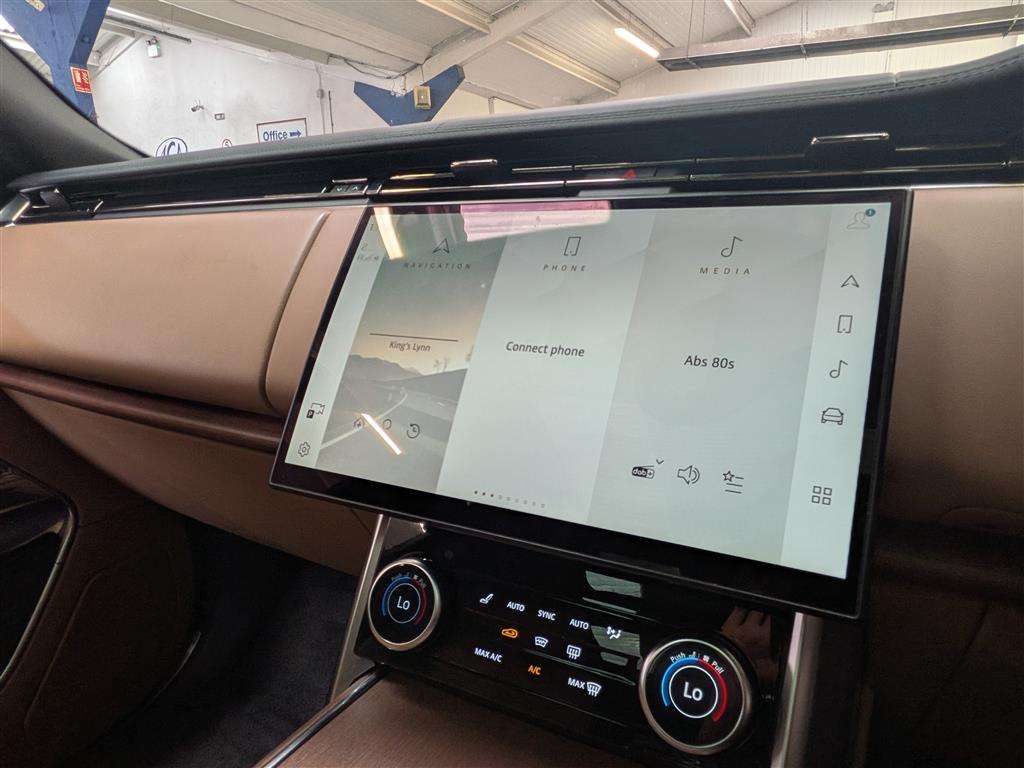 <p>2022 LAND ROVER RANGE ROVER SE D MHEV AUT</p>
