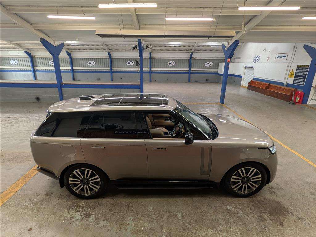 <p>2022 LAND ROVER RANGE ROVER SE D MHEV AUT</p>