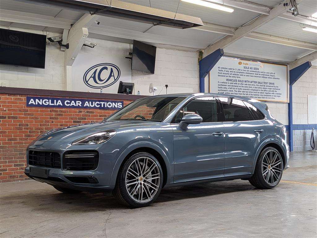 <p>2020 PORSCHE CAYENNE V8 TURBO AUTO</p>