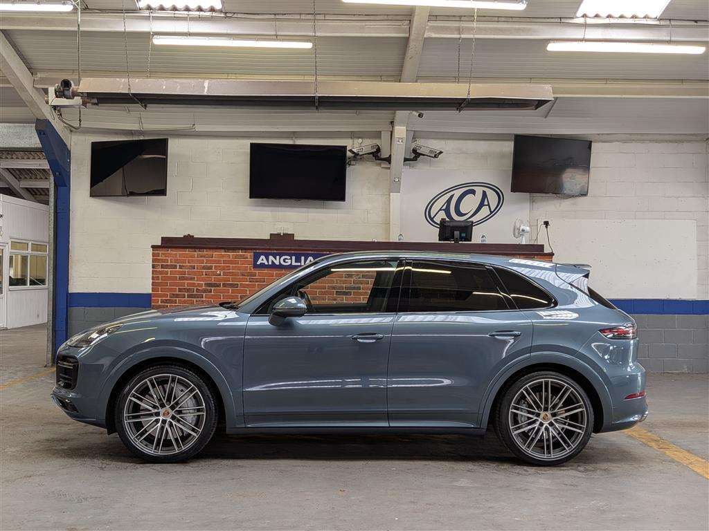 <p>2020 PORSCHE CAYENNE V8 TURBO AUTO</p>