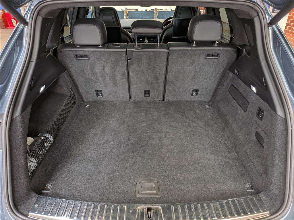 <p>2020 PORSCHE CAYENNE V8 TURBO AUTO</p>