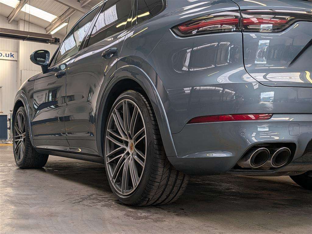 <p>2020 PORSCHE CAYENNE V8 TURBO AUTO</p>