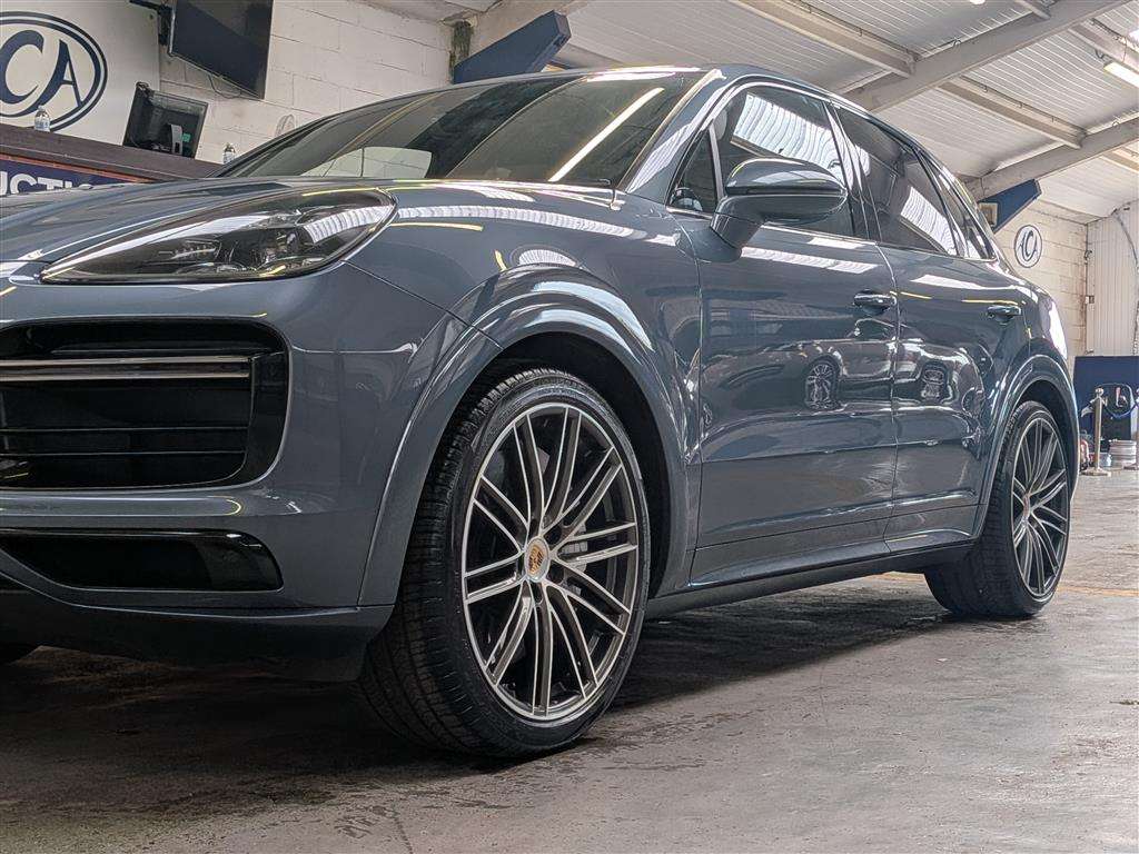 <p>2020 PORSCHE CAYENNE V8 TURBO AUTO</p>