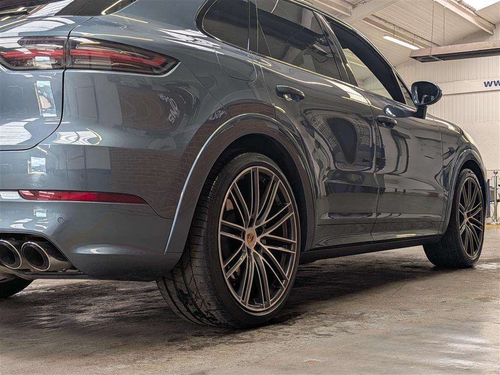 <p>2020 PORSCHE CAYENNE V8 TURBO AUTO</p>