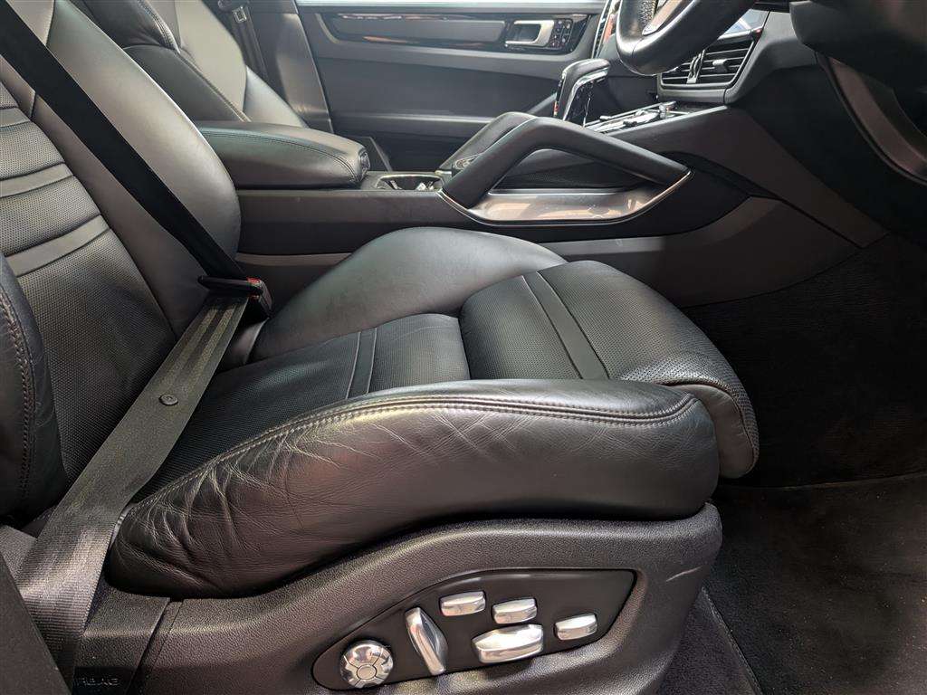 <p>2020 PORSCHE CAYENNE V8 TURBO AUTO</p>