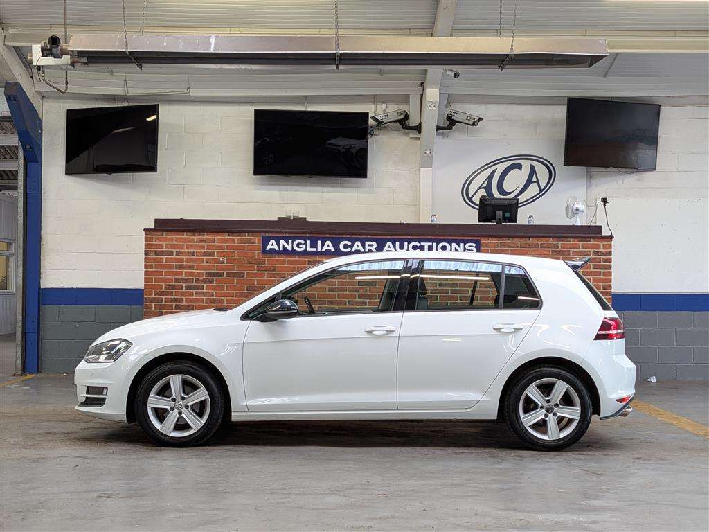<p>2015 VOLKSWAGEN GOLF MATCH TDI BMT</p>