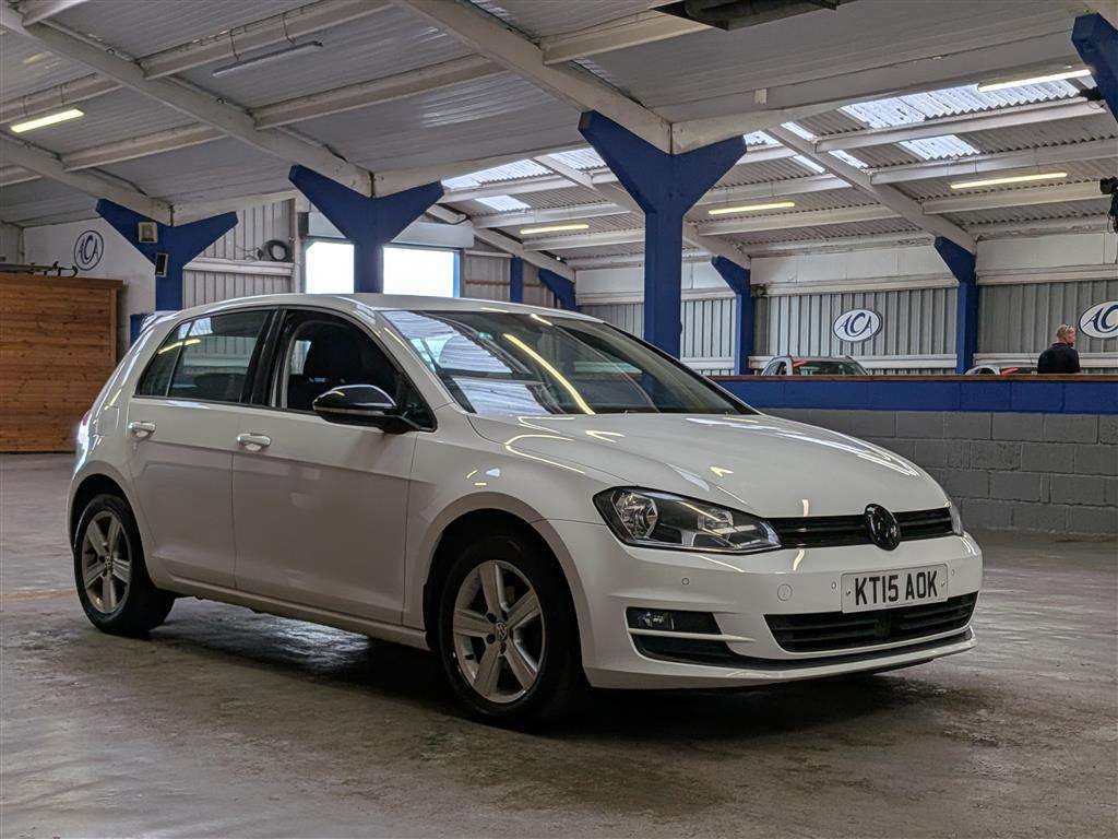 <p>2015 VOLKSWAGEN GOLF MATCH TDI BMT</p>