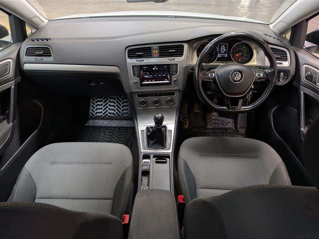 <p>2015 VOLKSWAGEN GOLF MATCH TDI BMT</p>
