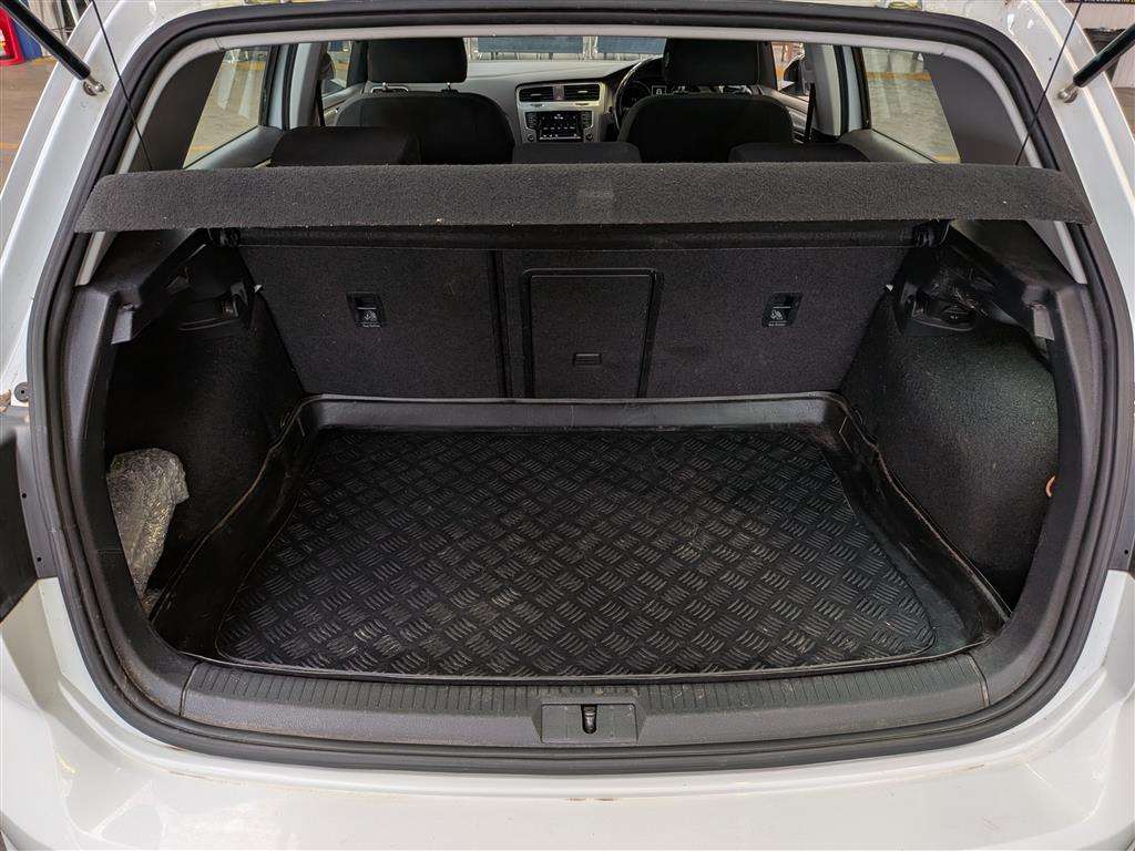 <p>2015 VOLKSWAGEN GOLF MATCH TDI BMT</p>