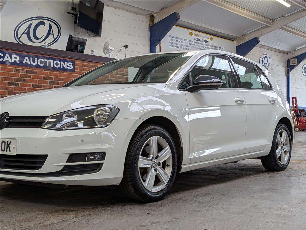 <p>2015 VOLKSWAGEN GOLF MATCH TDI BMT</p>