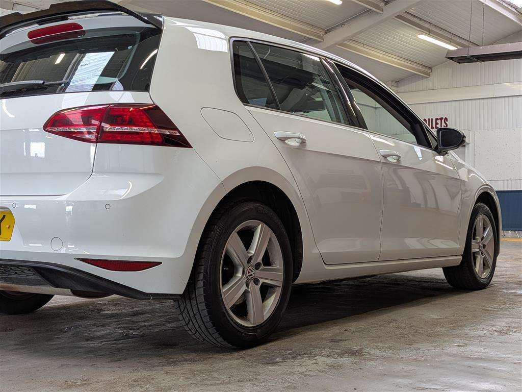 <p>2015 VOLKSWAGEN GOLF MATCH TDI BMT</p>