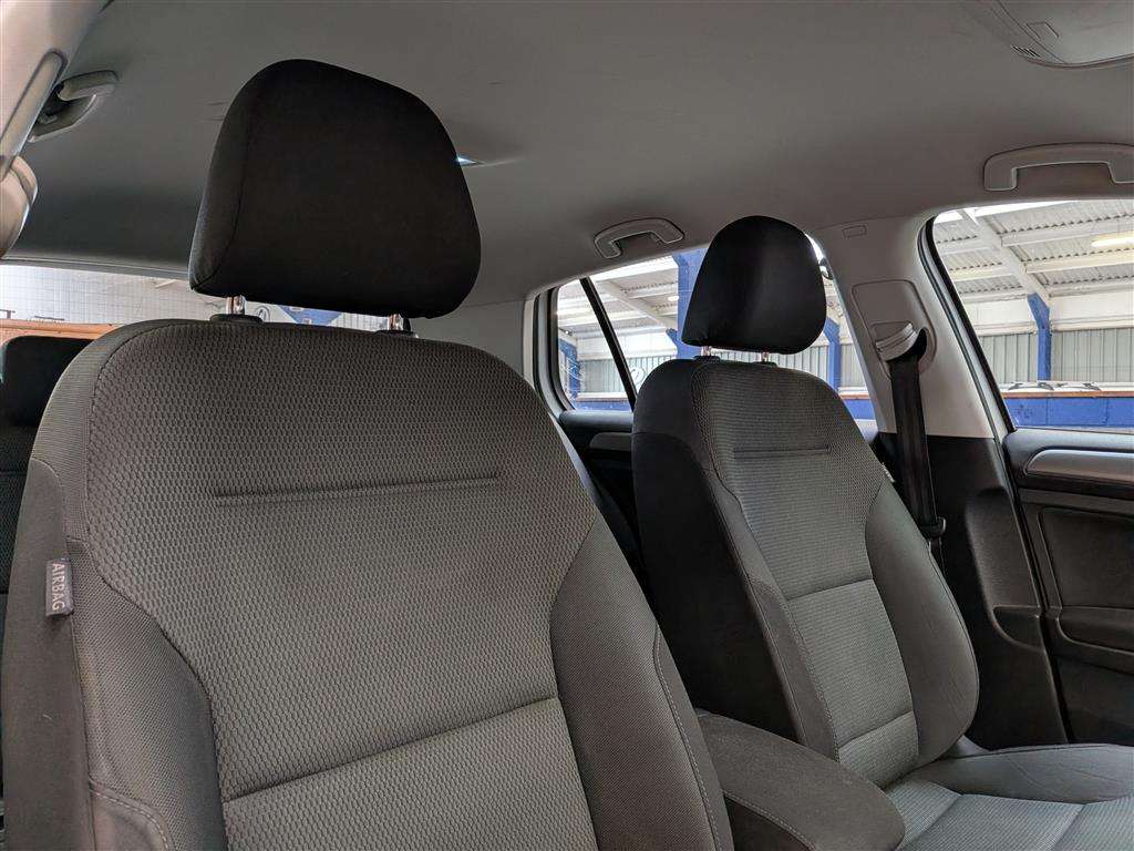 <p>2015 VOLKSWAGEN GOLF MATCH TDI BMT</p>
