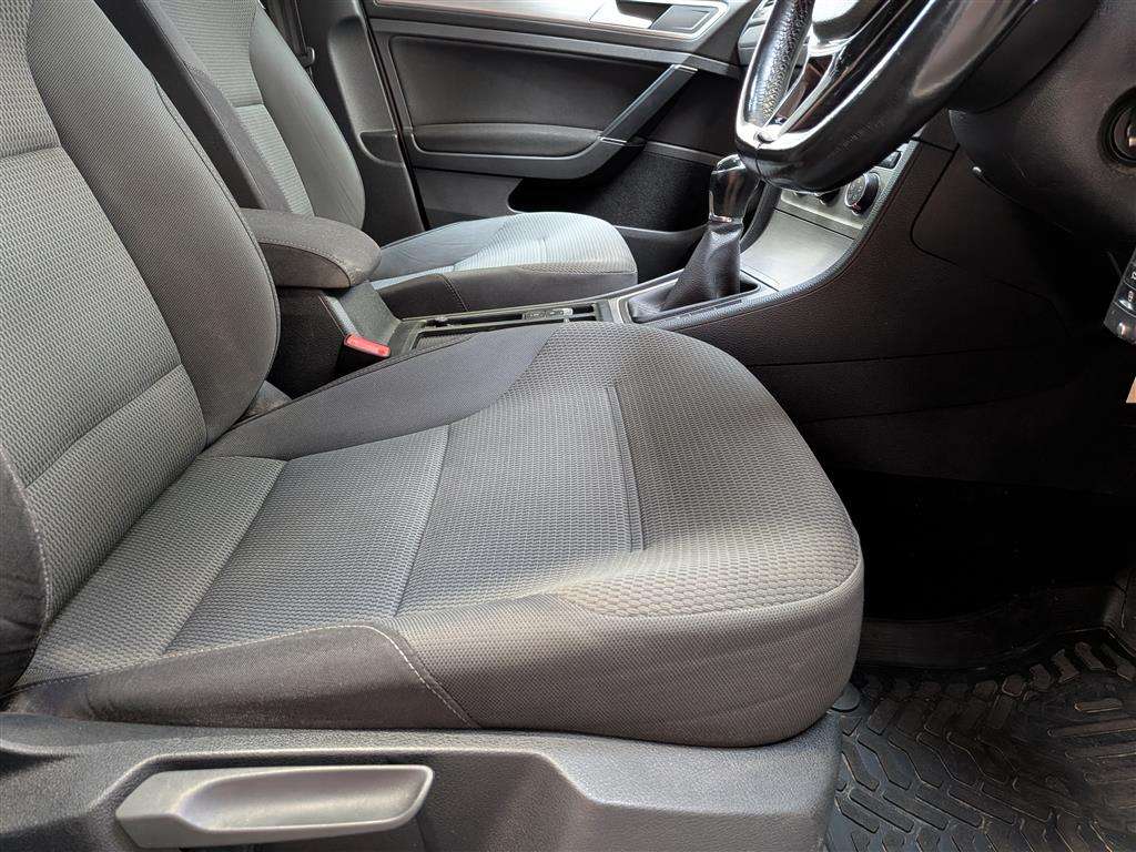 <p>2015 VOLKSWAGEN GOLF MATCH TDI BMT</p>
