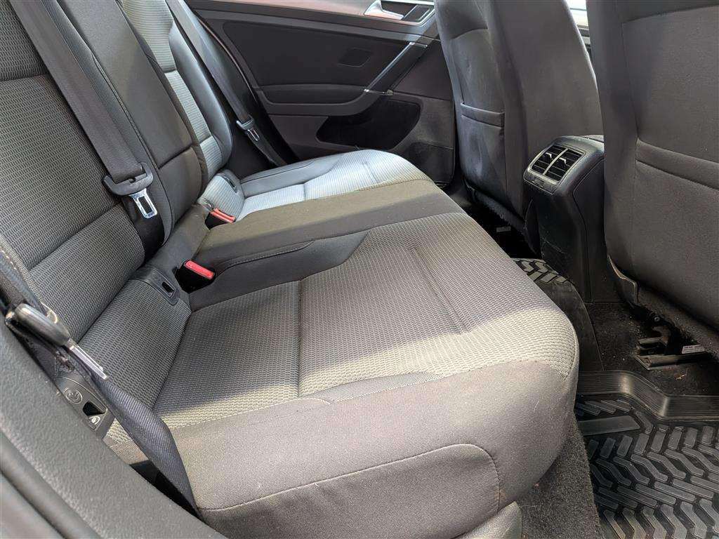 <p>2015 VOLKSWAGEN GOLF MATCH TDI BMT</p>