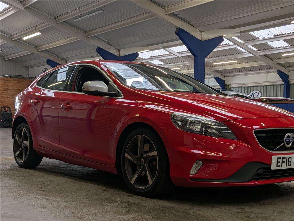 <p>2016 VOLVO V40 R-DESIGN NAV T2 AUTO</p>