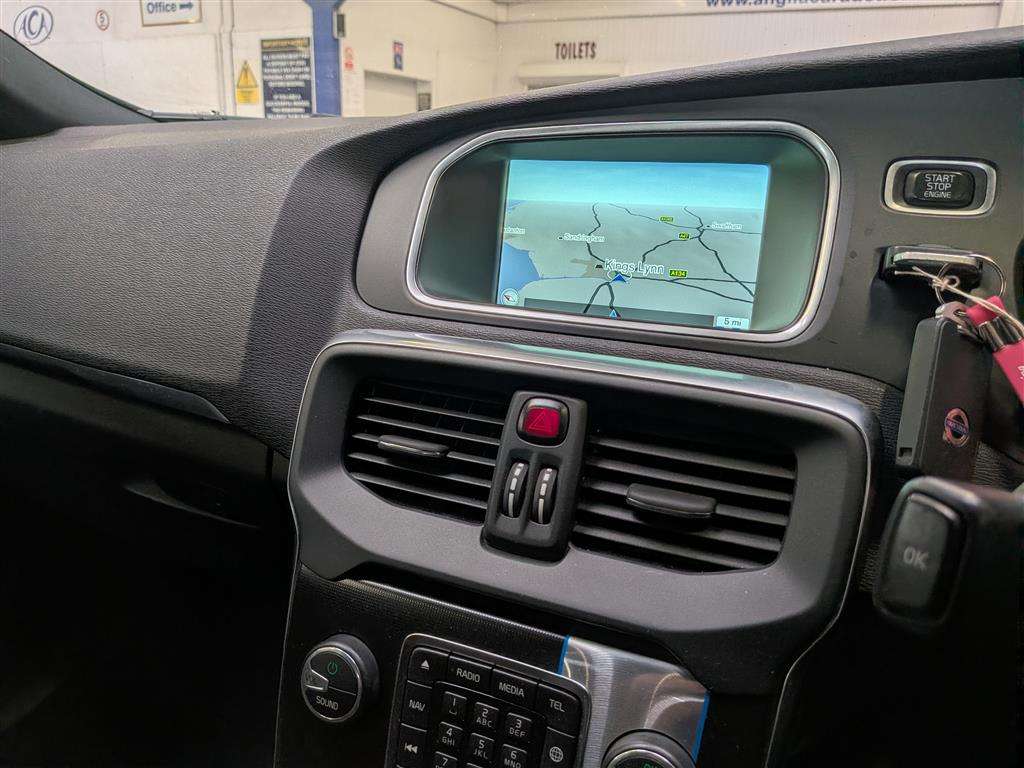 <p>2016 VOLVO V40 R-DESIGN NAV T2 AUTO</p>