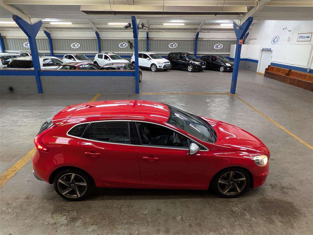 <p>2016 VOLVO V40 R-DESIGN NAV T2 AUTO</p>