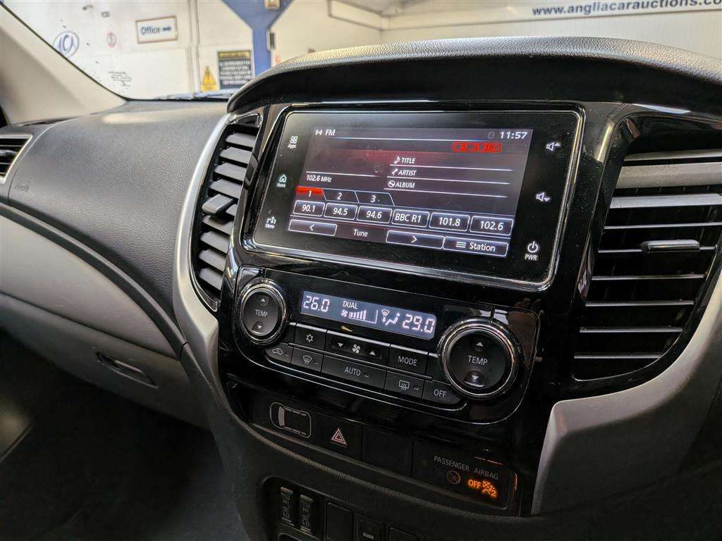 <p>2018 MITSUBISHI L200 BARBARIAN DI-D</p>