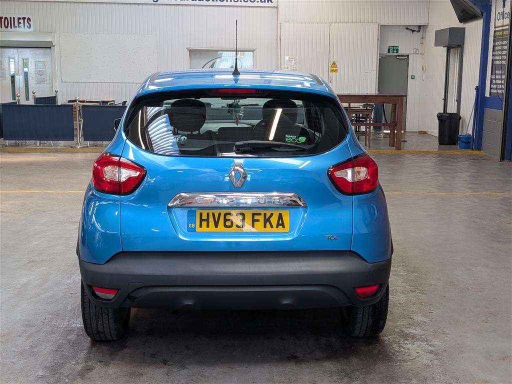 <p>2013 RENAULT CAPTUR D-QUE M-NAV NRG TC</p>