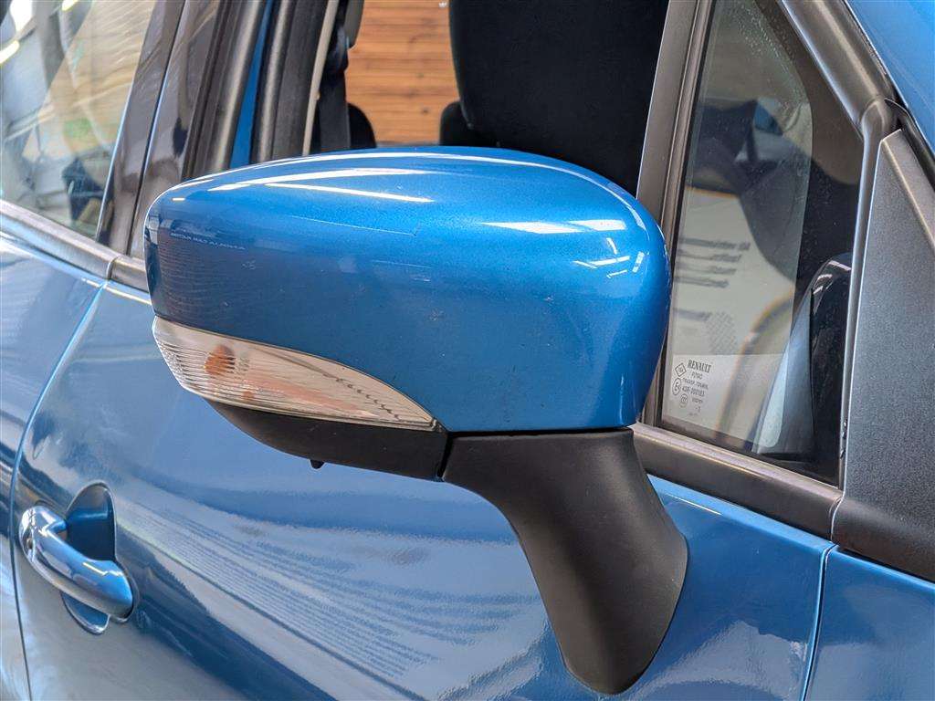 <p>2013 RENAULT CAPTUR D-QUE M-NAV NRG TC</p>