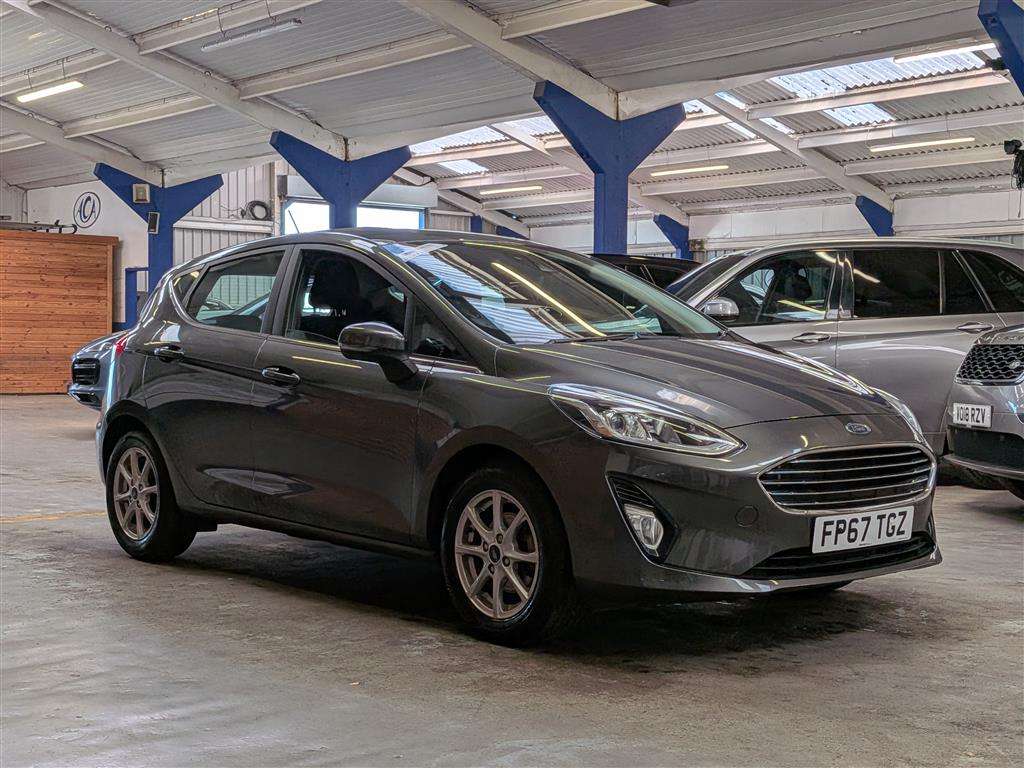 <p>2017 FORD FIESTA ZETEC</p>