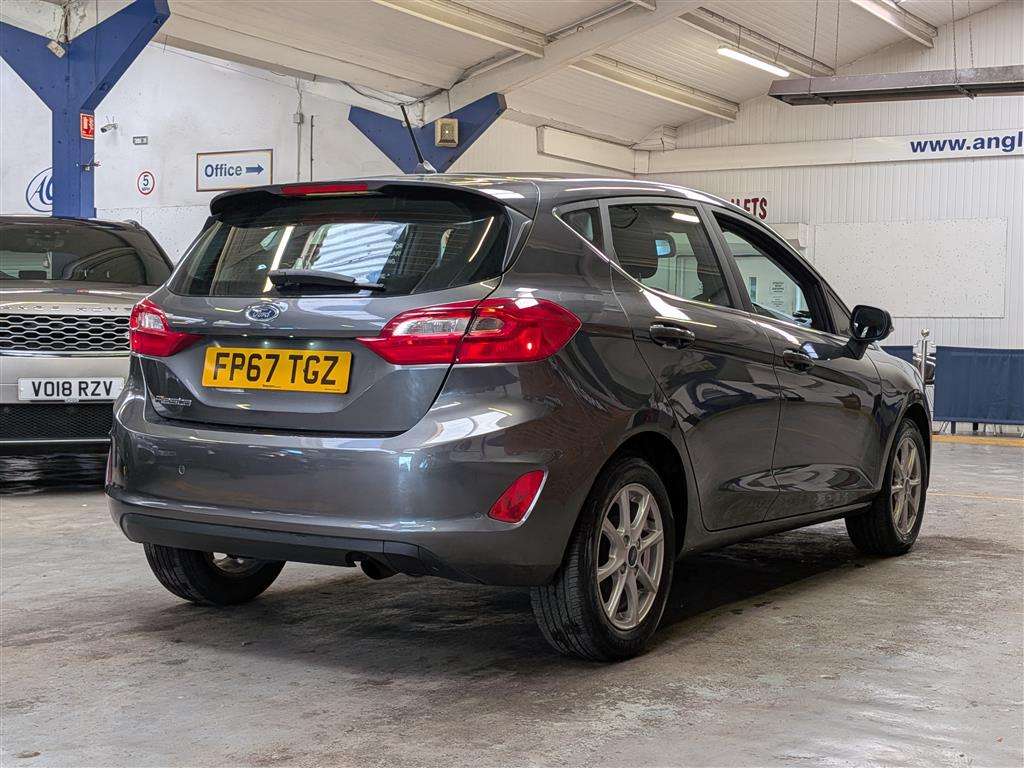 <p>2017 FORD FIESTA ZETEC</p>