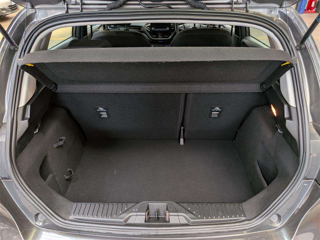 <p>2017 FORD FIESTA ZETEC</p>