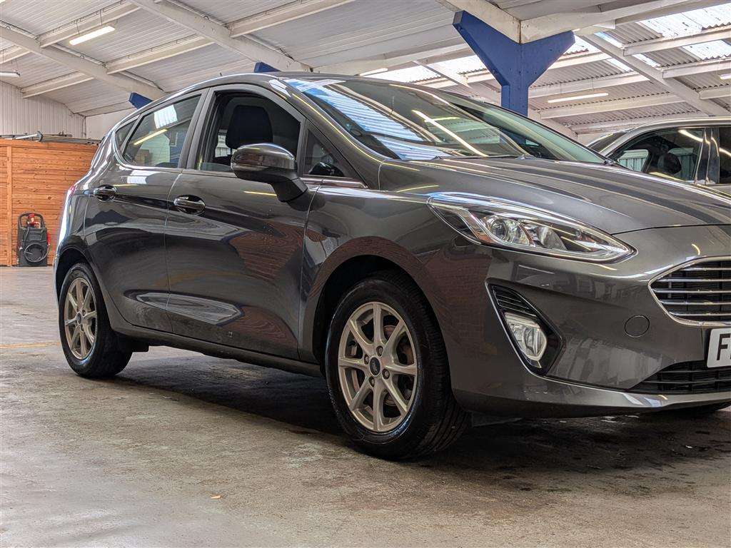 <p>2017 FORD FIESTA ZETEC</p>