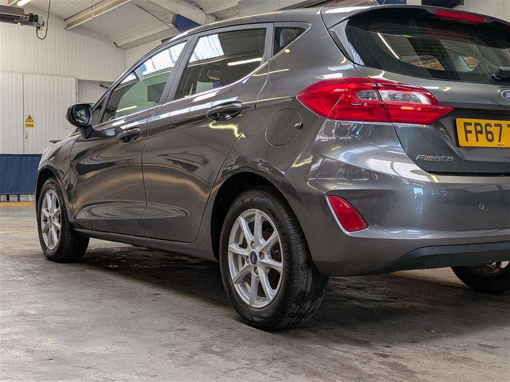 <p>2017 FORD FIESTA ZETEC</p>