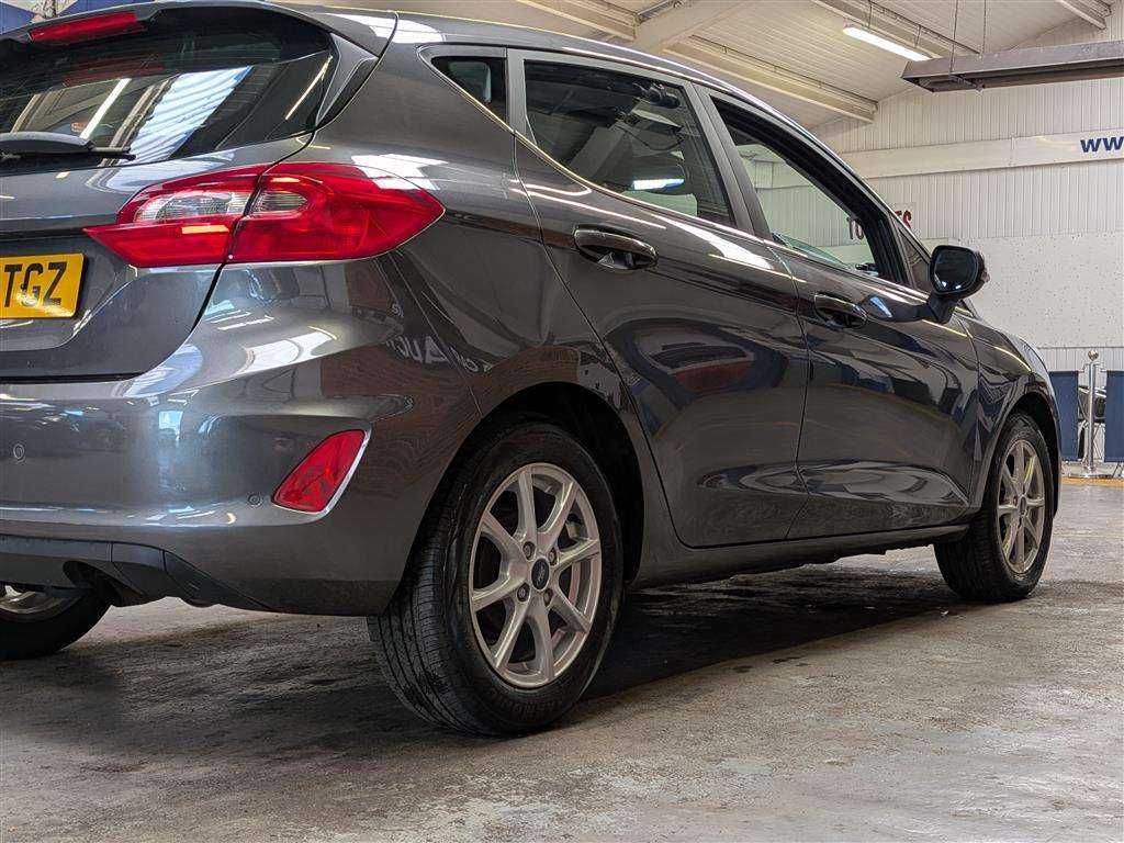 <p>2017 FORD FIESTA ZETEC</p>