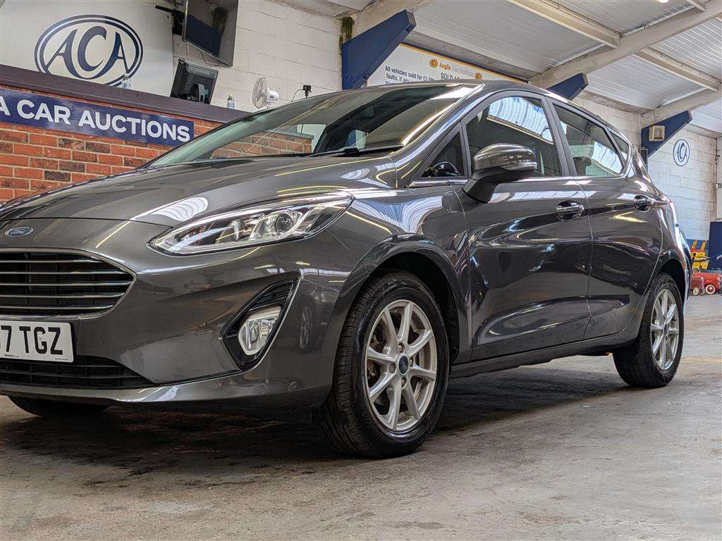 <p>2017 FORD FIESTA ZETEC</p>
