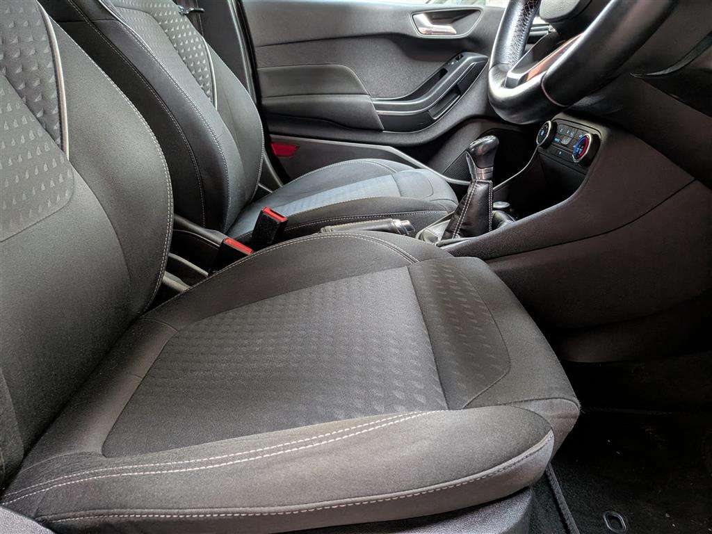 <p>2017 FORD FIESTA ZETEC</p>