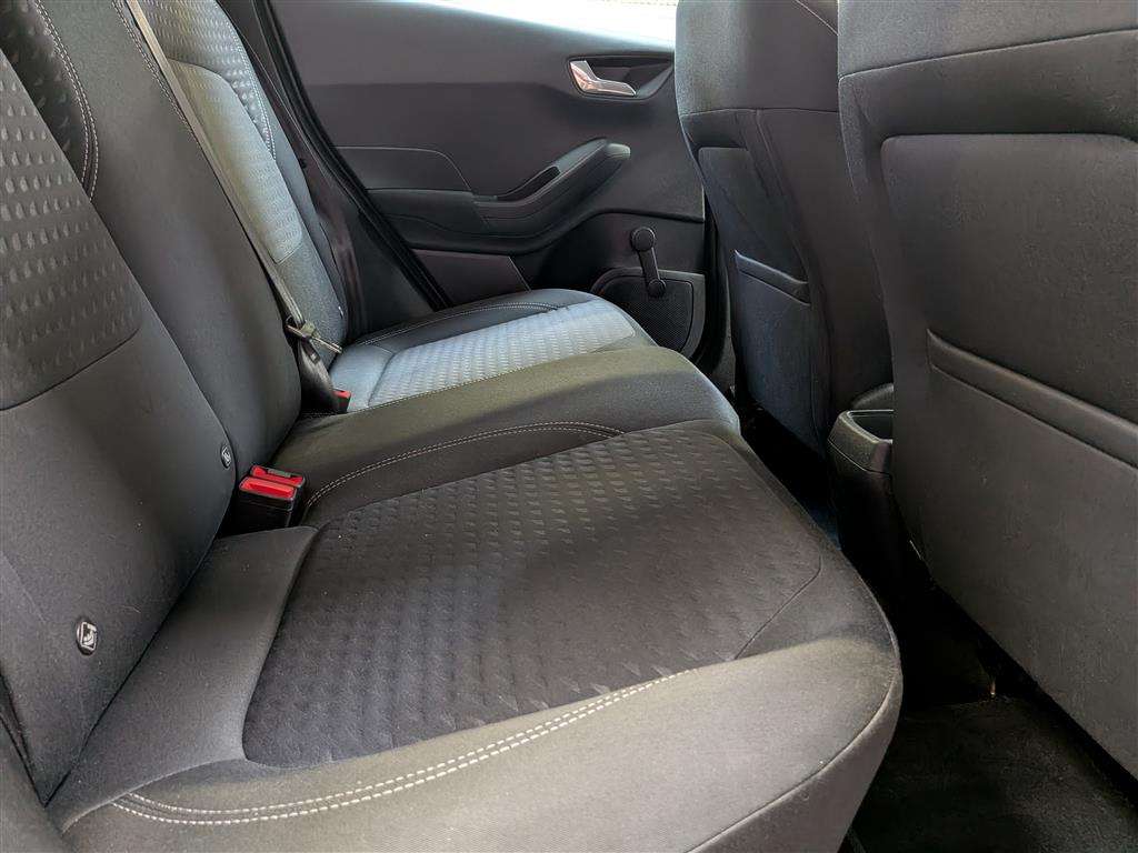 <p>2017 FORD FIESTA ZETEC</p>