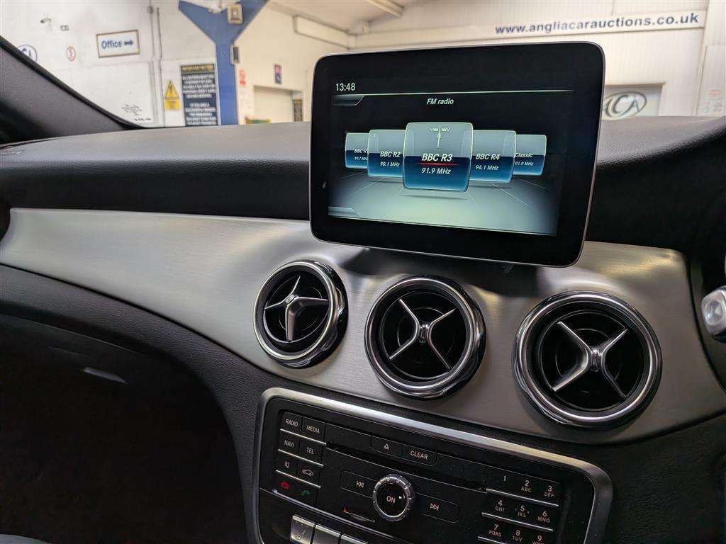 <p>2020 MERCEDES-BENZ GLA 200 AMG LINE EDITION</p>