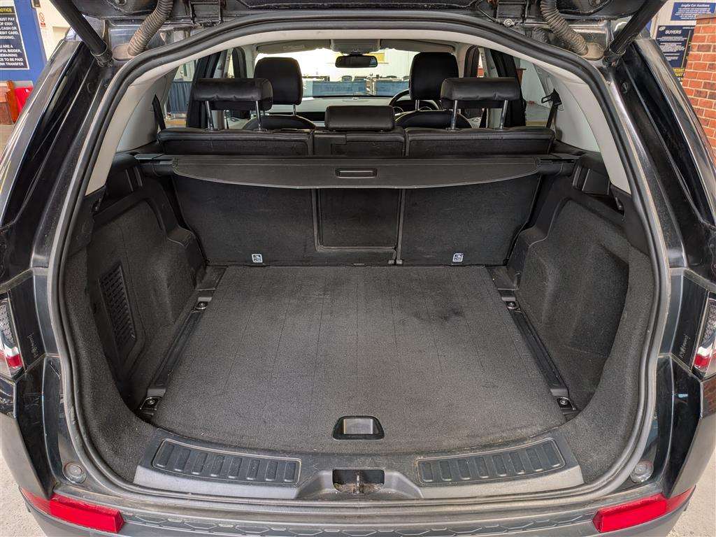<p>2016 LAND ROVER DISCOVERY SPORT HSE TD4</p>