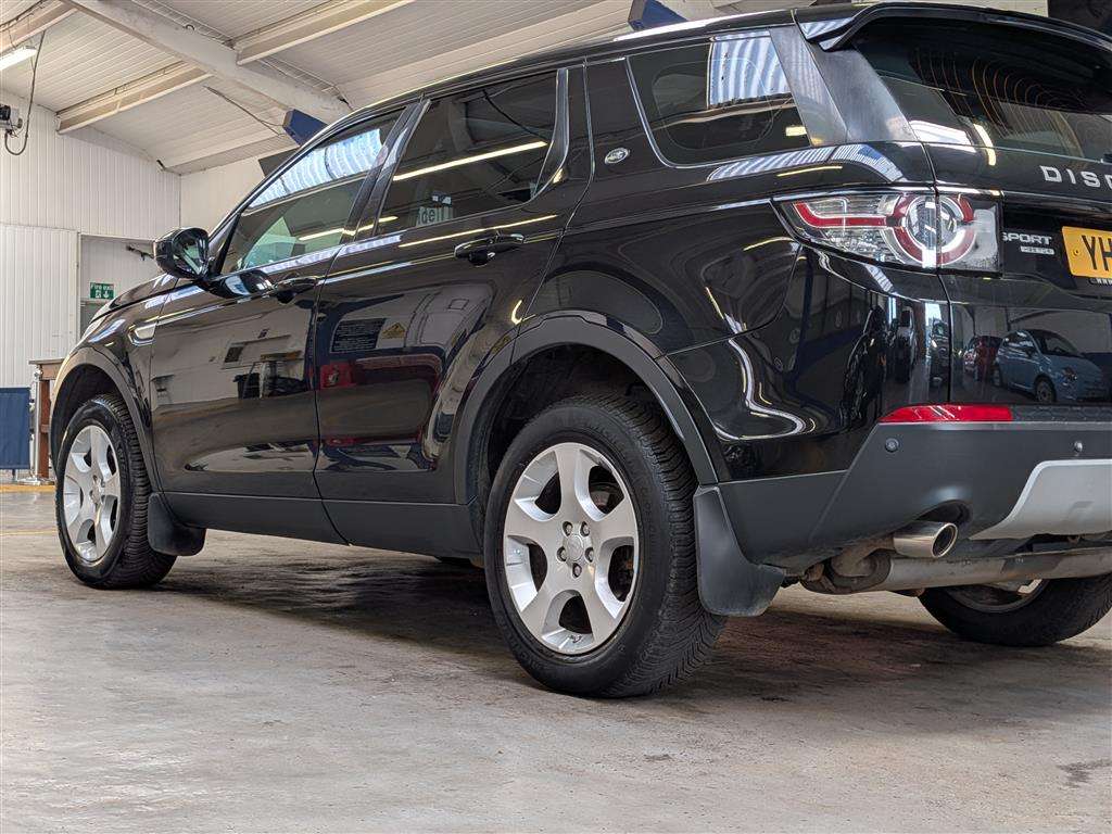 <p>2016 LAND ROVER DISCOVERY SPORT HSE TD4</p>