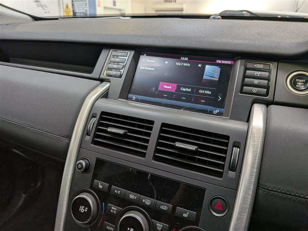 <p>2016 LAND ROVER DISCOVERY SPORT HSE TD4</p>