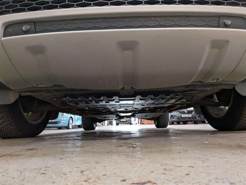 <p>2016 LAND ROVER DISCOVERY SPORT HSE TD4</p>