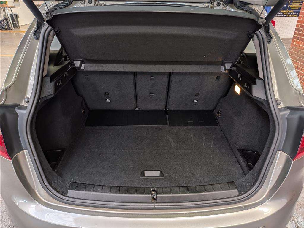 <p>2014 BMW 218I SE AUTO</p>