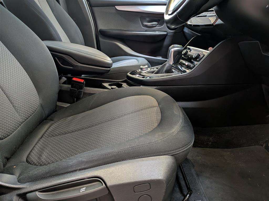 <p>2014 BMW 218I SE AUTO</p>