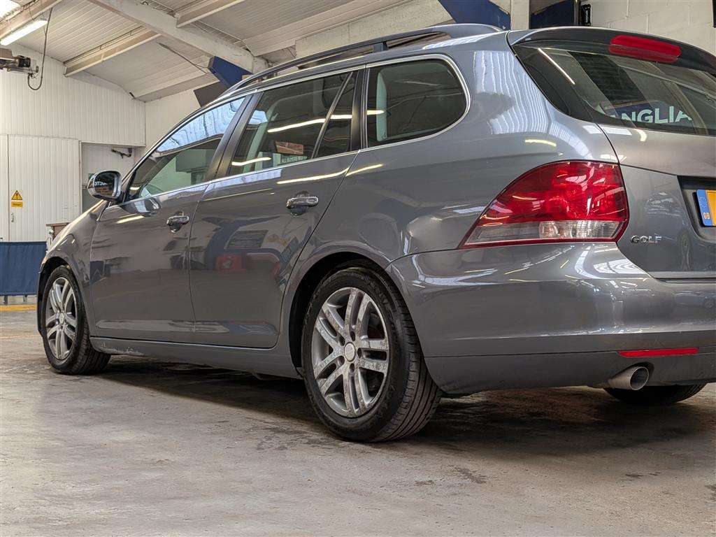 <p>2011 VOLKSWAGEN GOLF SE BLUEMOTION TDI</p>