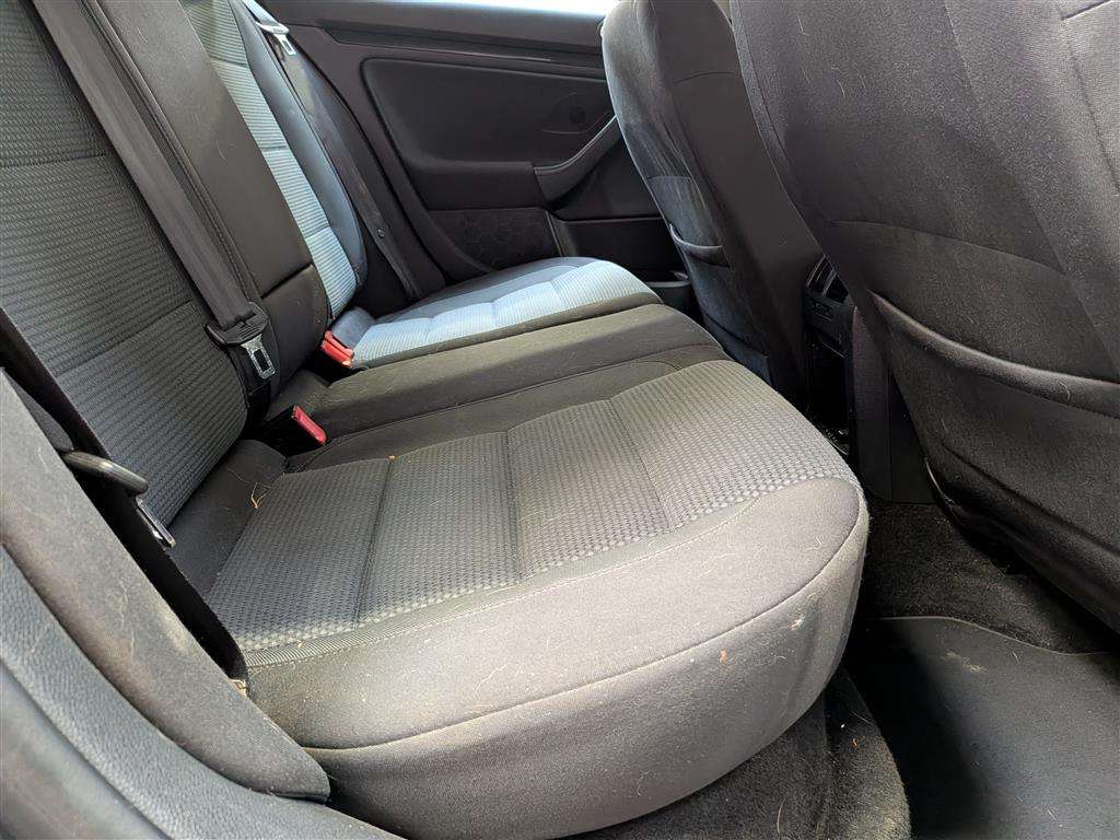 <p>2011 VOLKSWAGEN GOLF SE BLUEMOTION TDI</p>