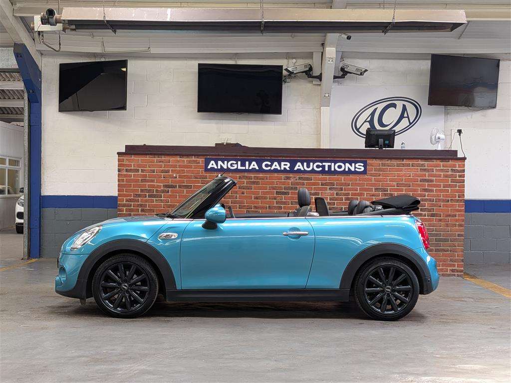 <p>2016 MINI COOPER S</p>