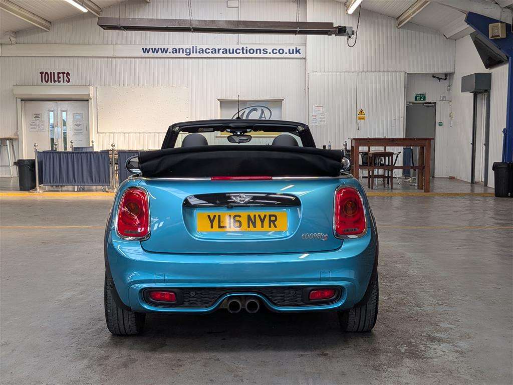 <p>2016 MINI COOPER S</p>