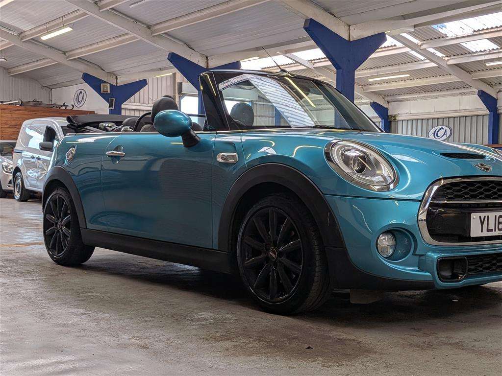 <p>2016 MINI COOPER S</p>