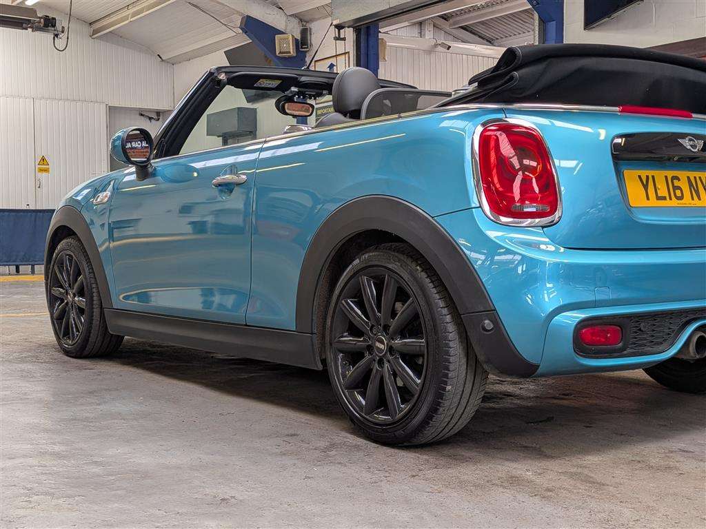 <p>2016 MINI COOPER S</p>