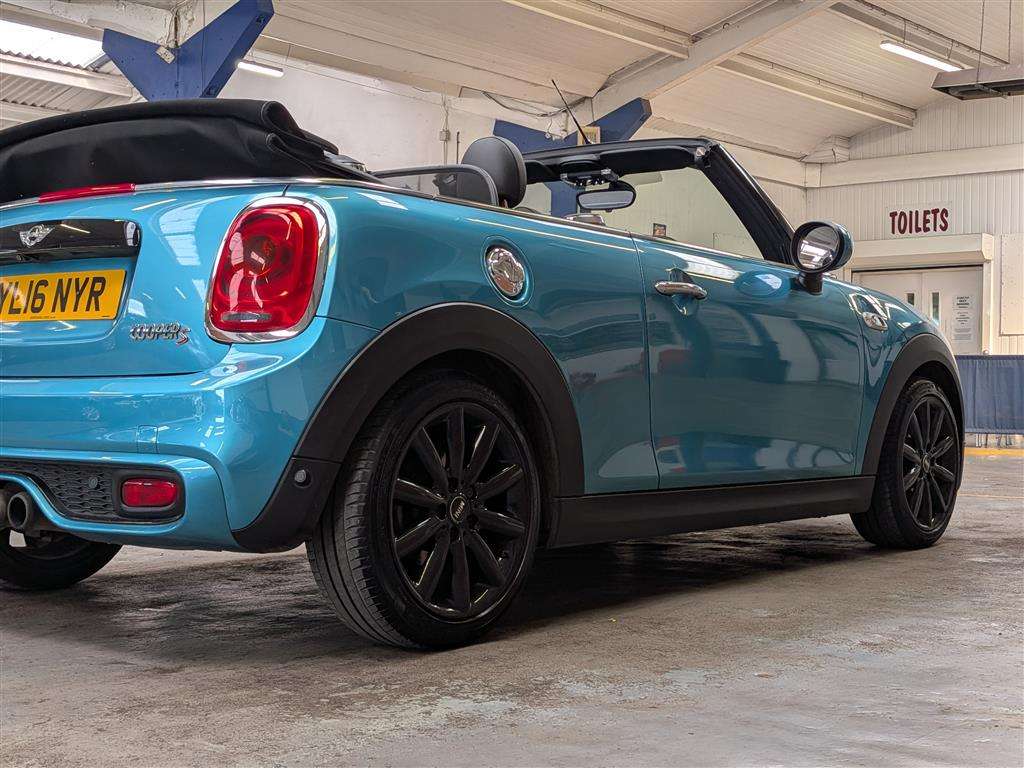 <p>2016 MINI COOPER S</p>