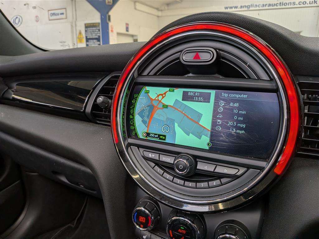 <p>2016 MINI COOPER S</p>