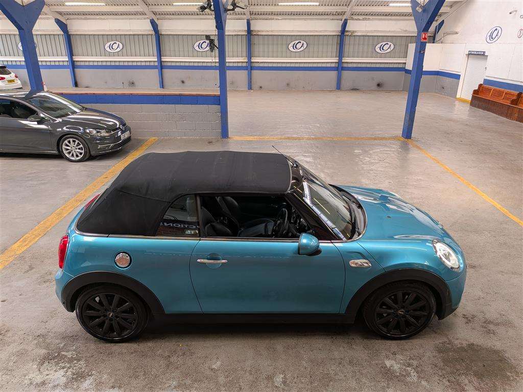 <p>2016 MINI COOPER S</p>