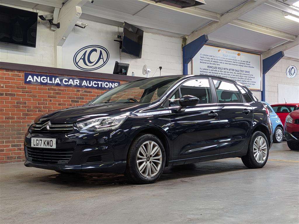 <p>2017 CITROEN C4 FEEL BLUEHDI</p>